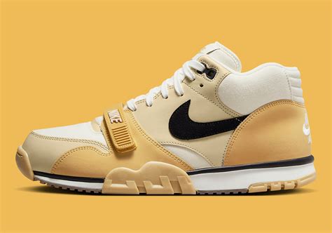 nike air trainer wheat